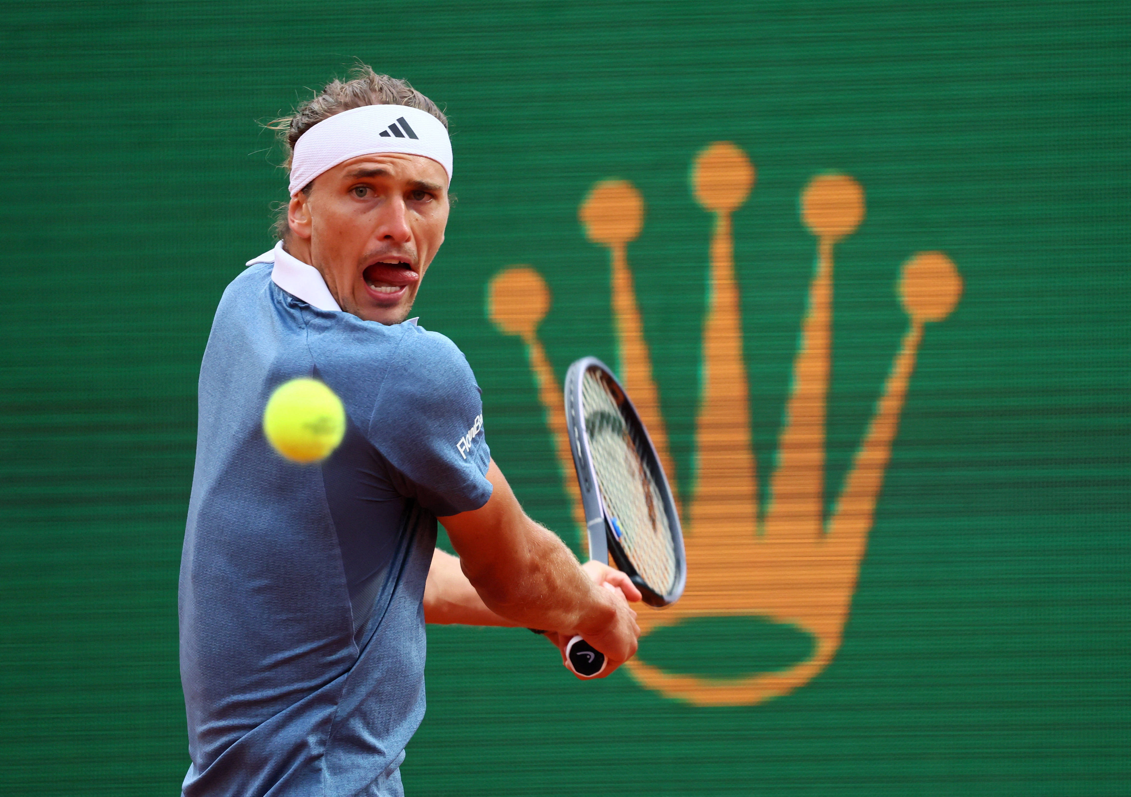 包含世界网球队血洗美国网球队，兹维列夫关键制胜的词条