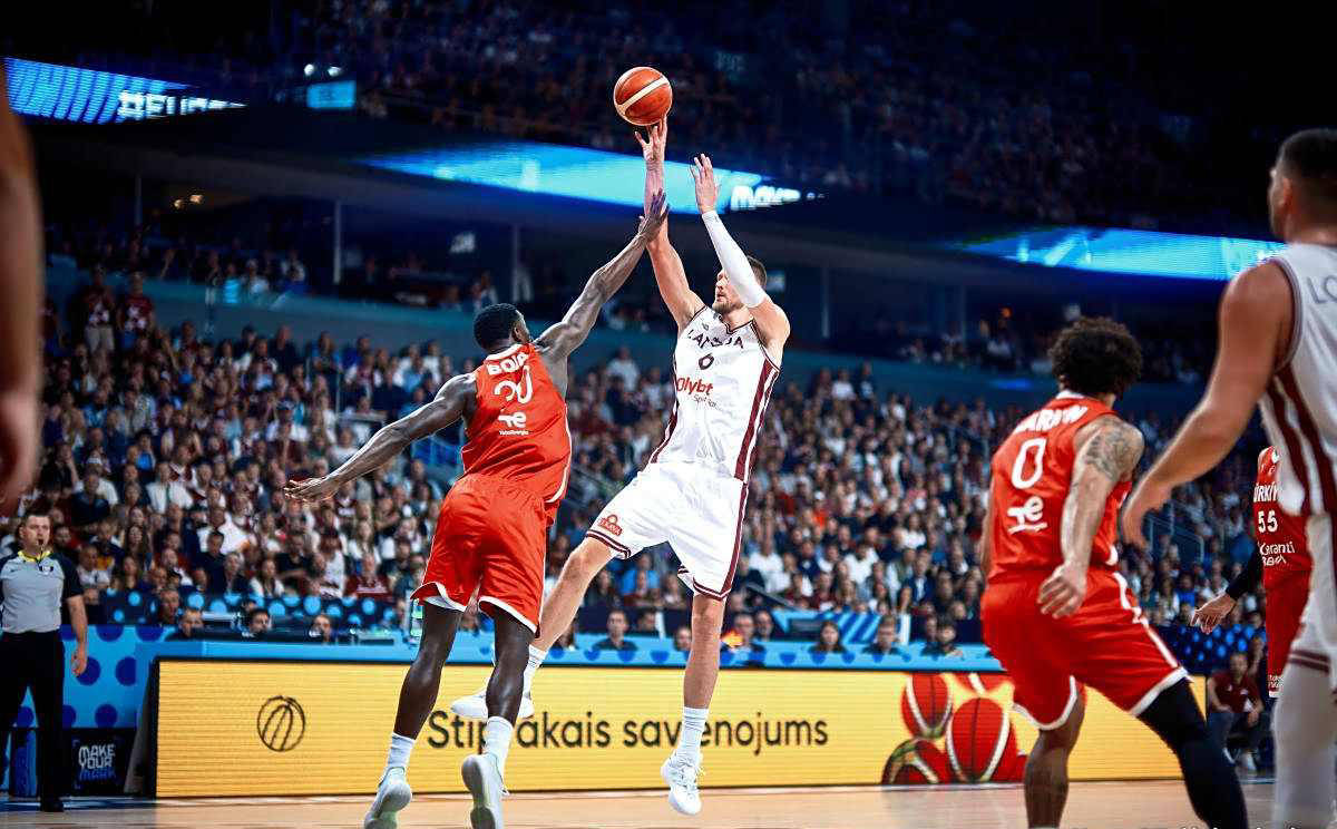 巴西男篮碾压步行者，波尔津吉斯惊艳世界