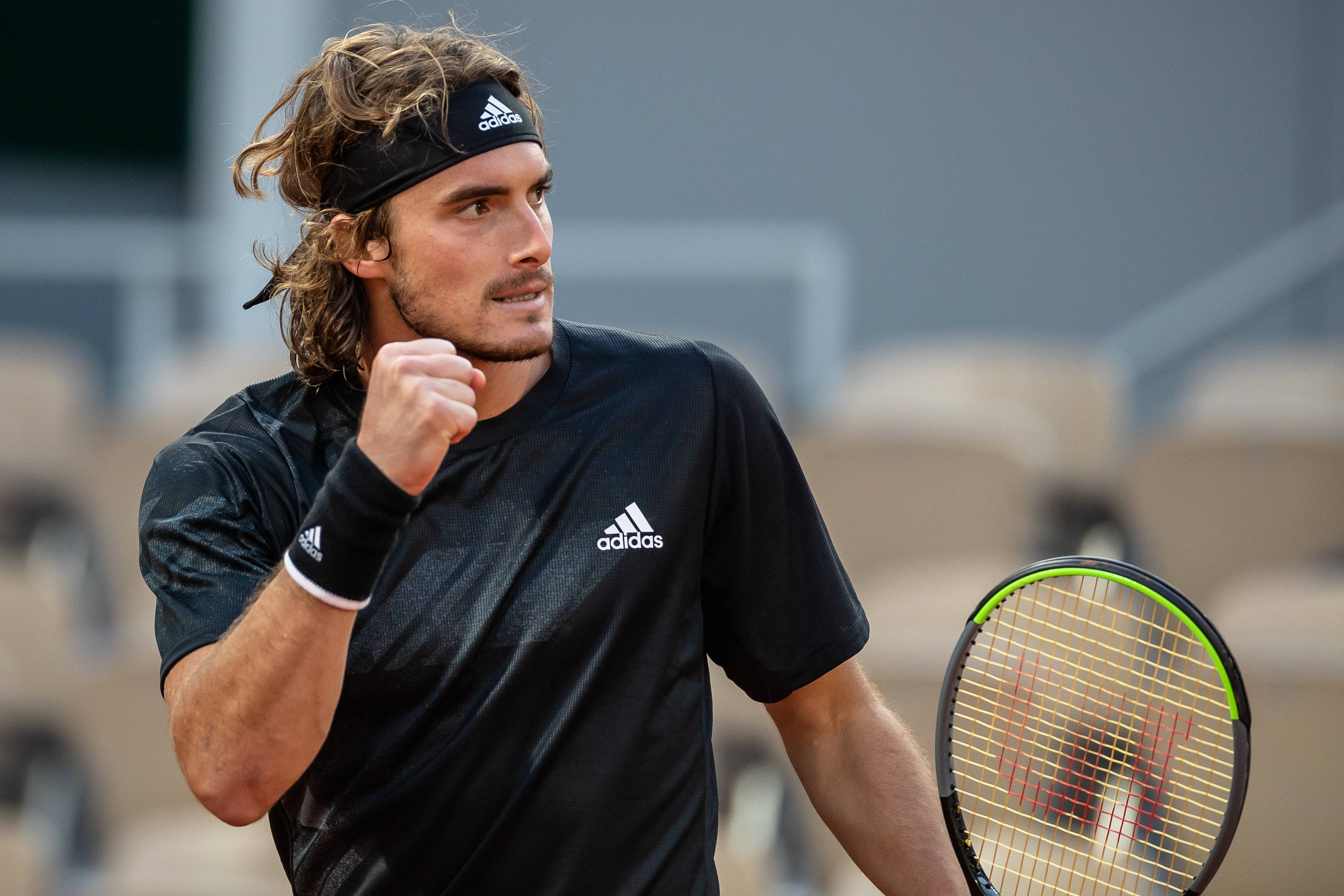 西班牙网球队力克法国网球队，西西帕斯惊艳世界