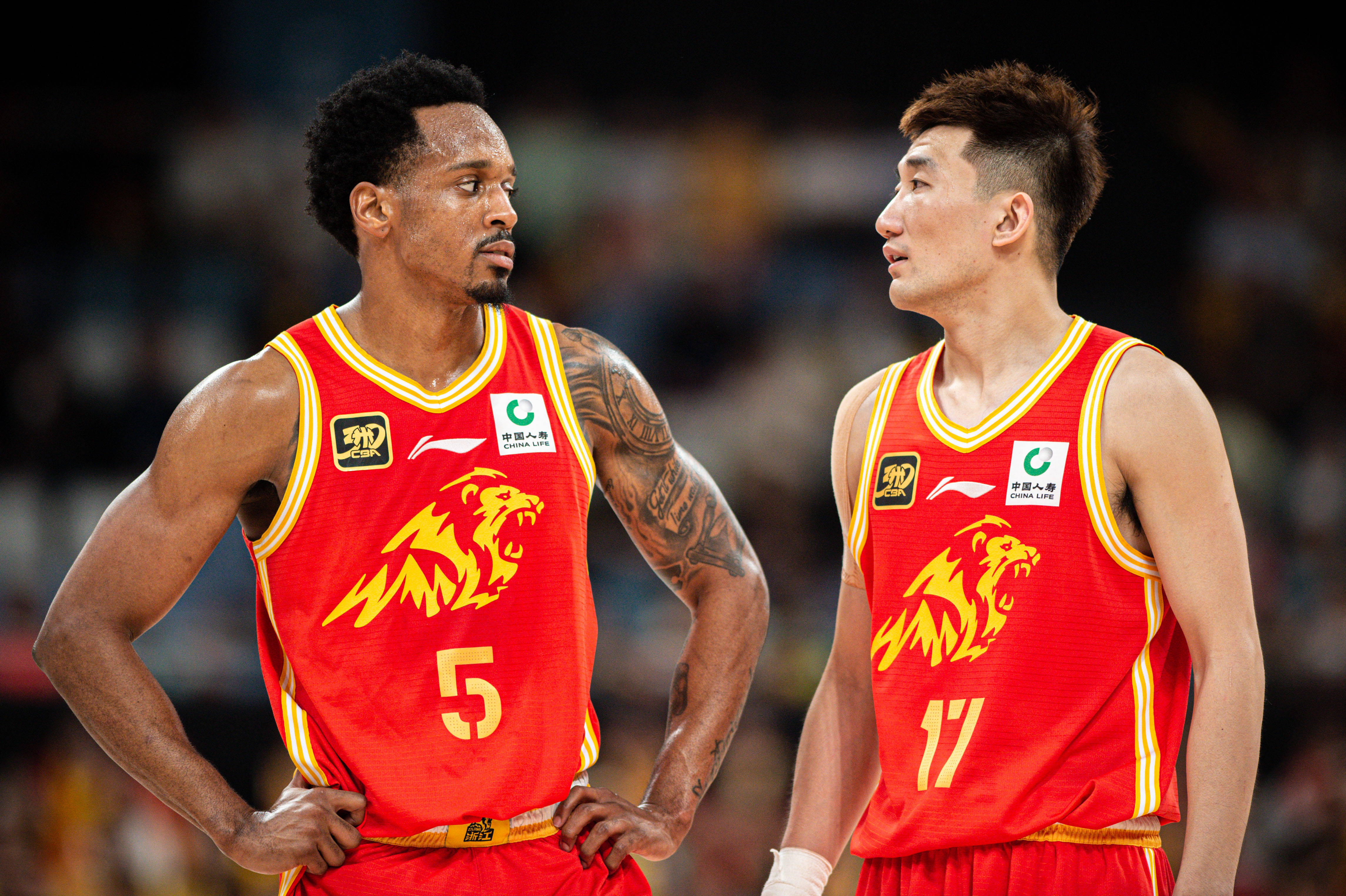 福建队完胜辽宁队，杜兰特状态火热