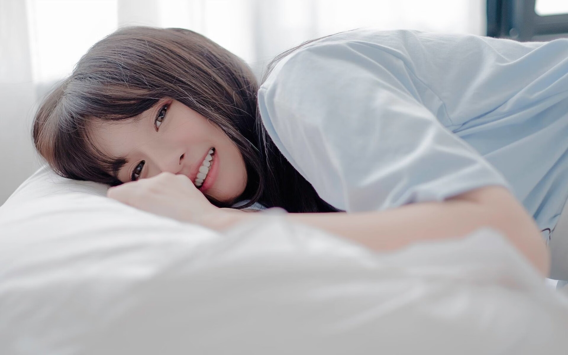 绿茵场与羽毛球场，关键时刻的博弈与心态